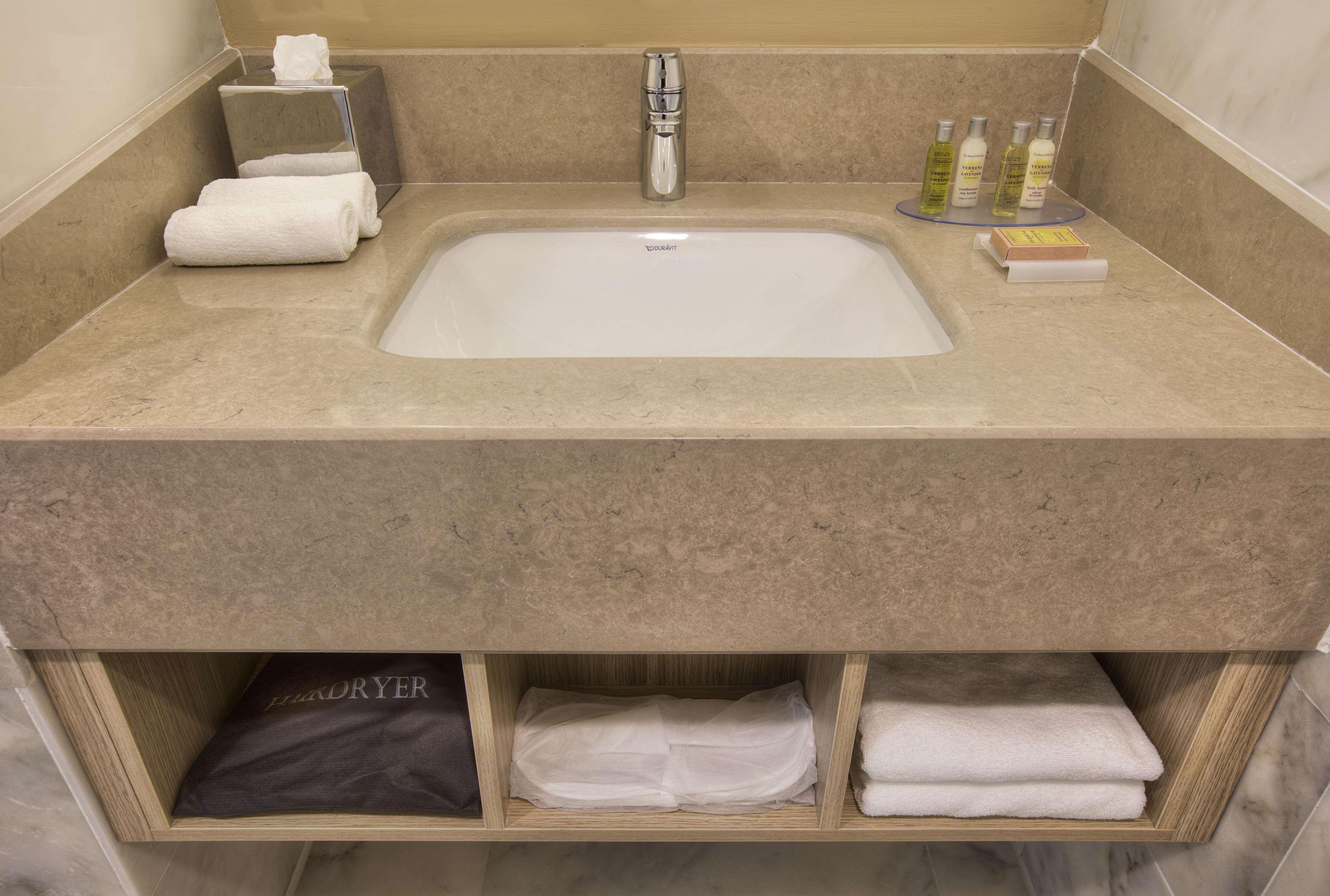 Hilton Garden Inn Испарта Экстерьер фото