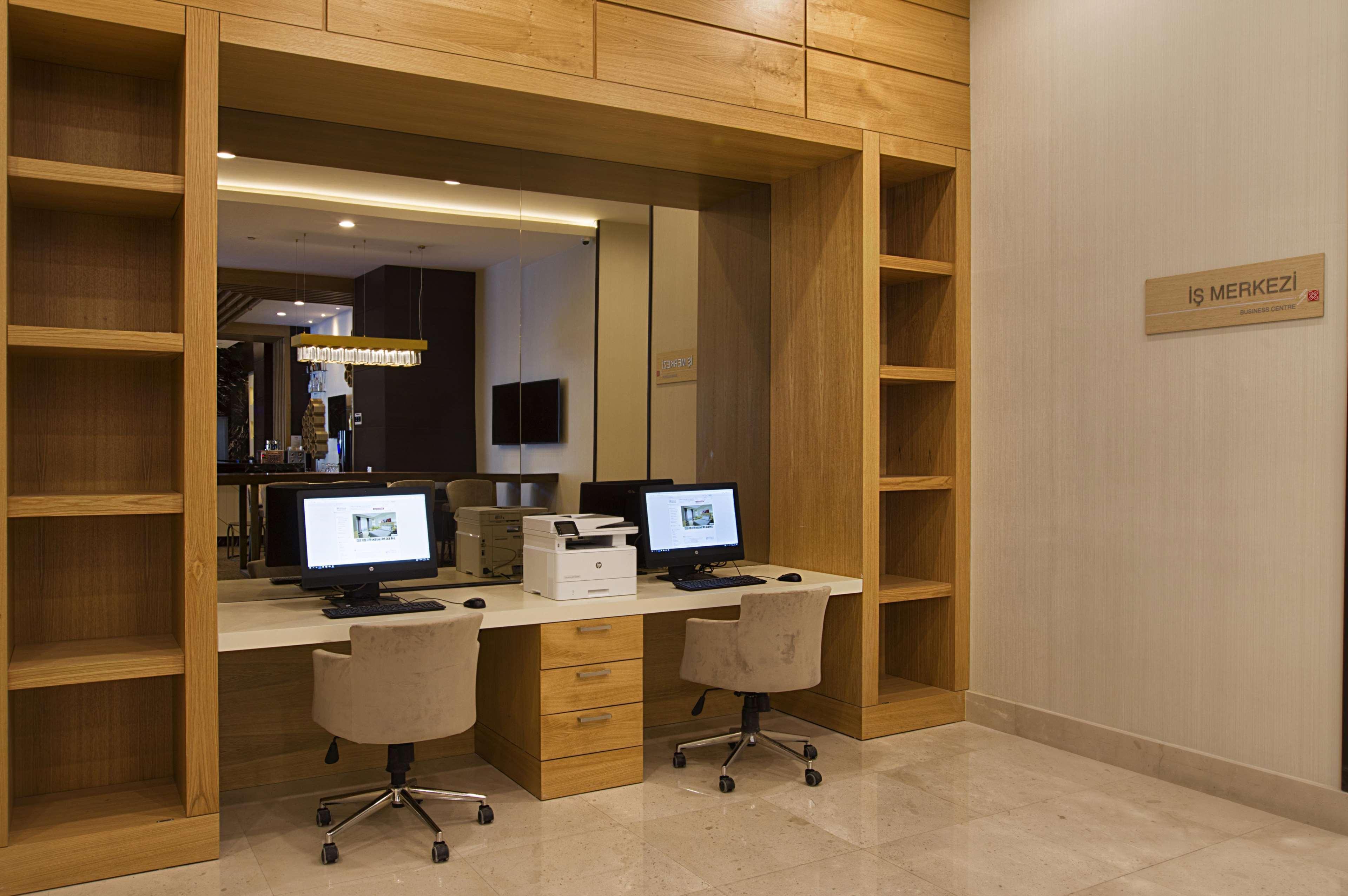 Hilton Garden Inn Испарта Экстерьер фото