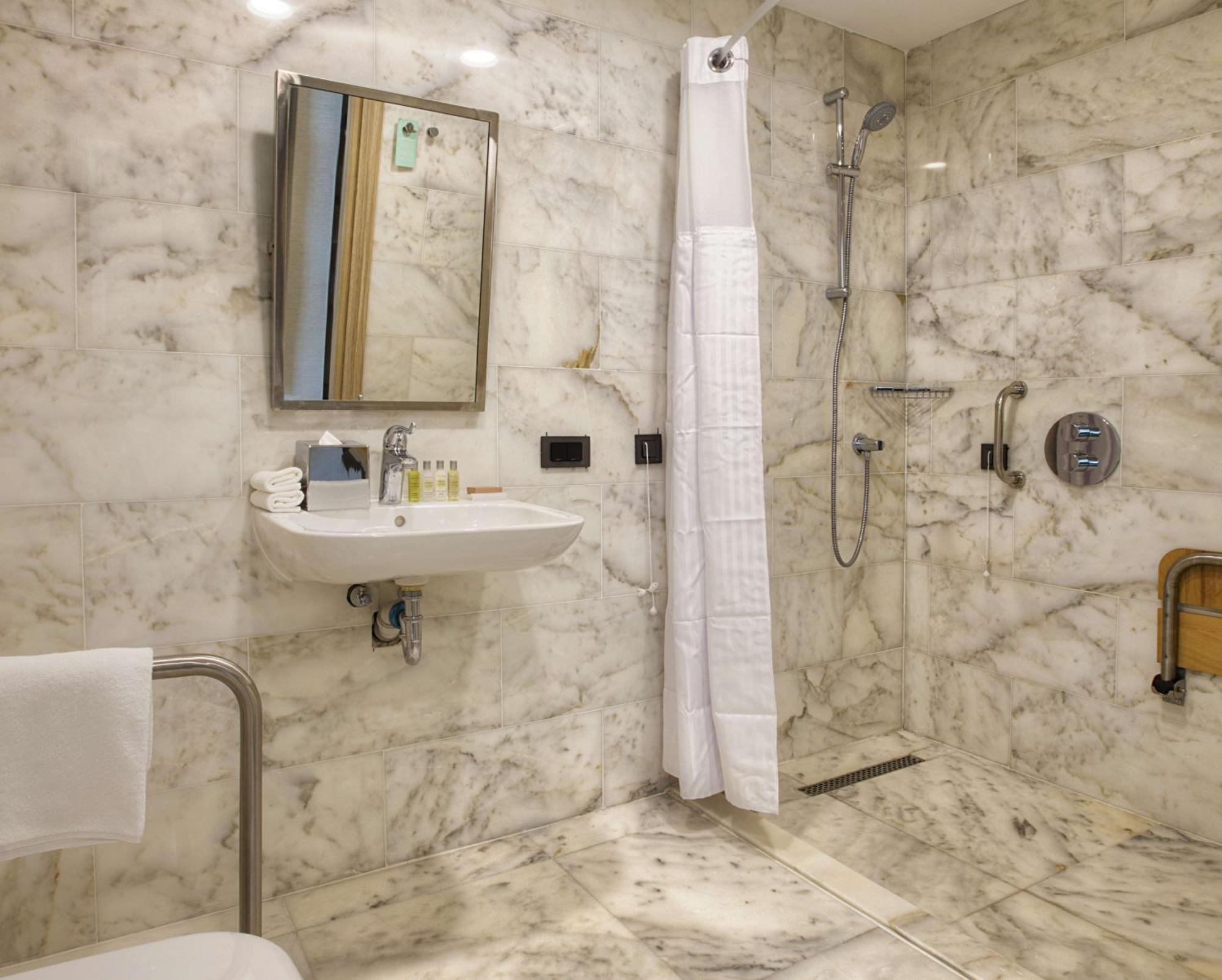 Hilton Garden Inn Испарта Экстерьер фото